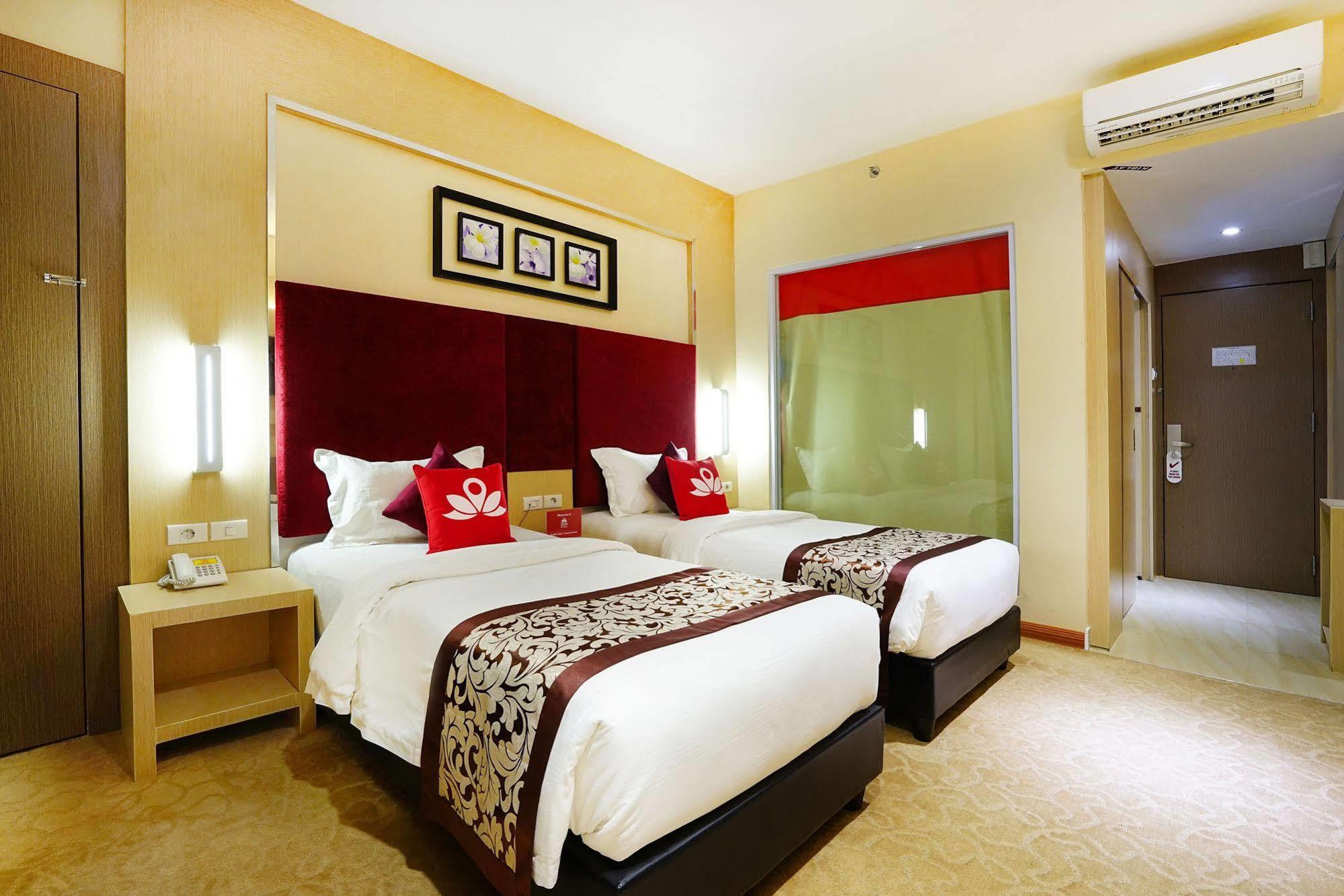 Zen Rooms Near Bcs Mall Penuin Batam Exterior photo