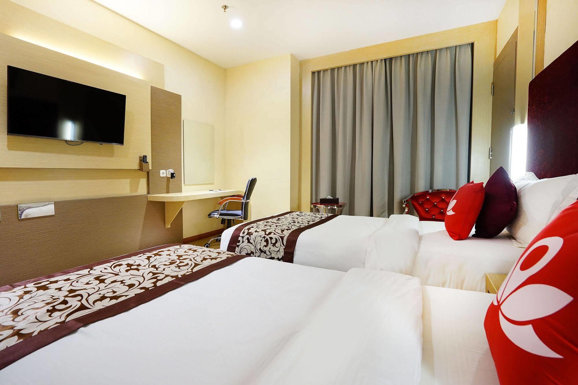 Zen Rooms Near Bcs Mall Penuin Batam Exterior photo